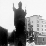 У памятника папы Иоанна (фото Кокоулина А.)