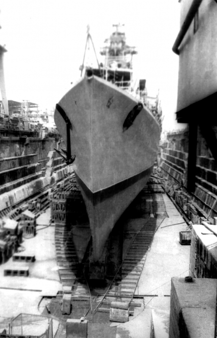 1981г. Корабль в доке.