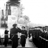 Командир Шинкаревич встречает Пинчука, дежурный по кораблю ком. БЧ-2 кап.3 Придатко
