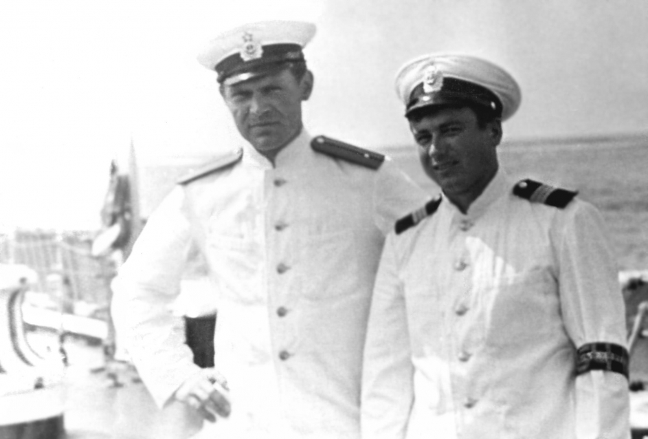 Демушкин на сборах 1968 года (слева)