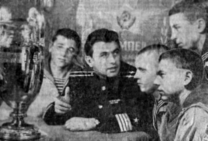 Капитан 2 ранга Брунштейн(фото из газеты)