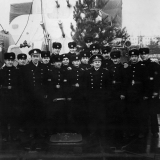 Командир корабля и командир БЧ-5 с личным составом