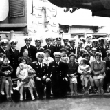 Офицеры нашего корабля с женами и детьми
