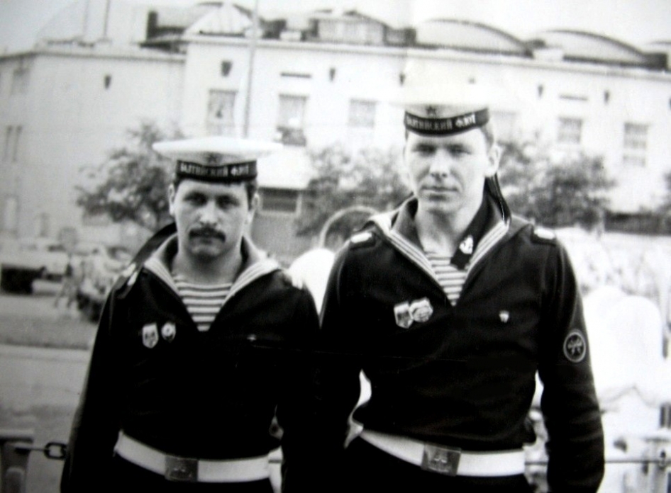 Старшина команды БИП Игорь Пилипенко и я (Польша 1984 год)