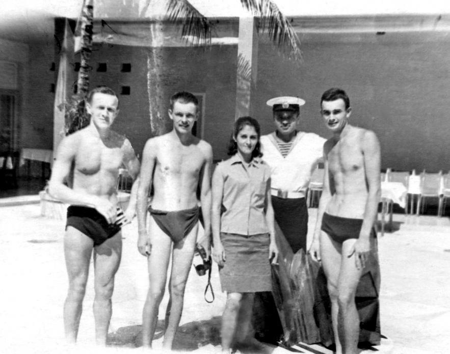 Пляж Санта-Мария Куба. Первый слева Женя, Второй -  Красавин Игорь