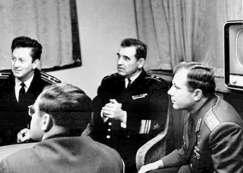 Юрий Гагарин на нашем крейсере. 1965 год.